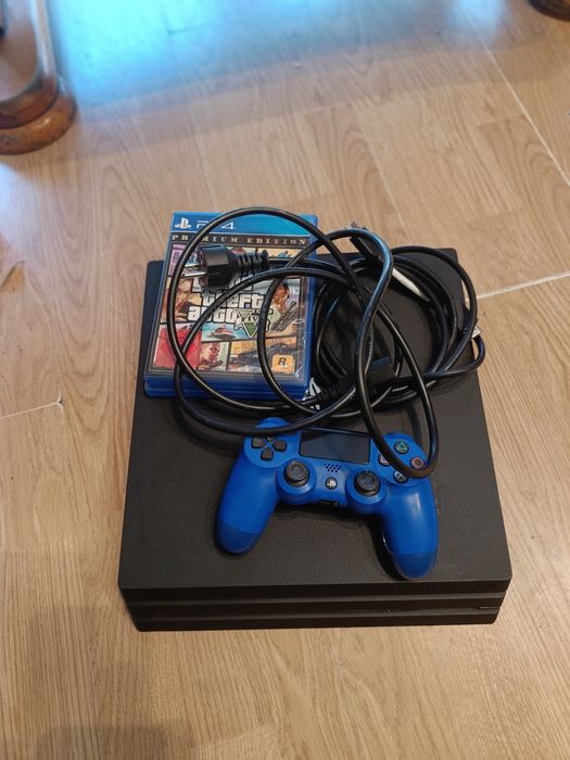 Konsola PS 4 PRO  dysk 1TB