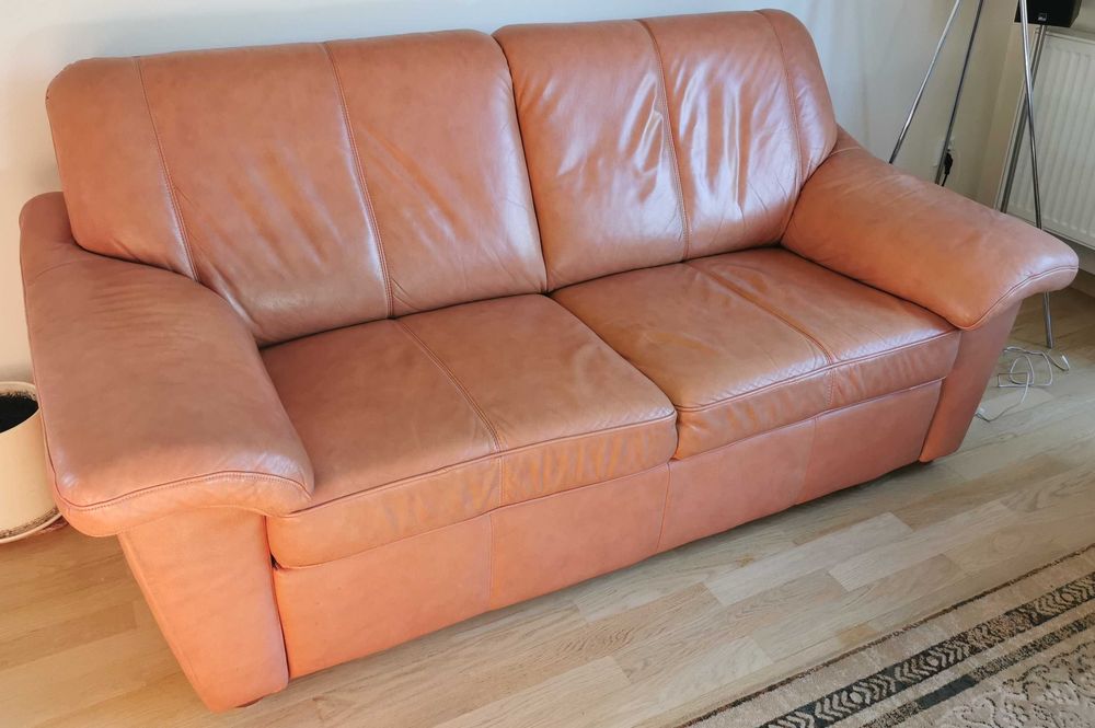 Kanapa sofa skórzana w kolorze łososiowym z funkcją spania
