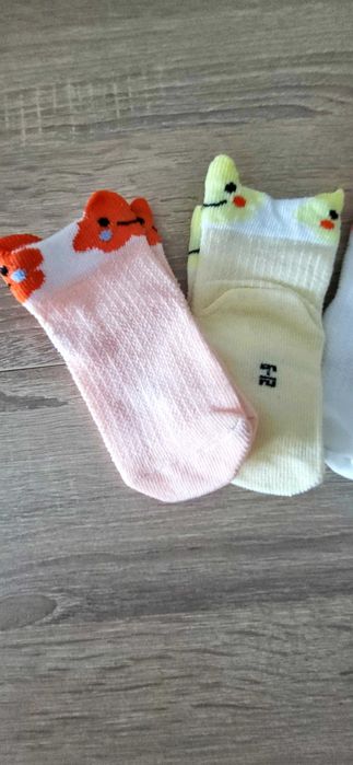 Meias novas para menina 6-12 meses