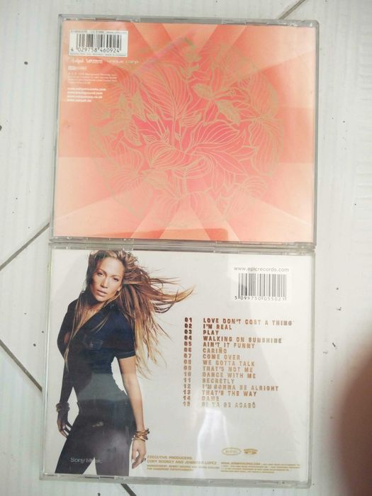 2 CDs : Jennifer Lopez and Aalyiah