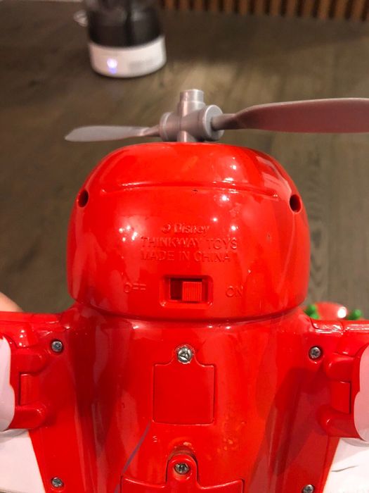 Самолёт на управлении Disney. Оригинал. EL Chupacabra.