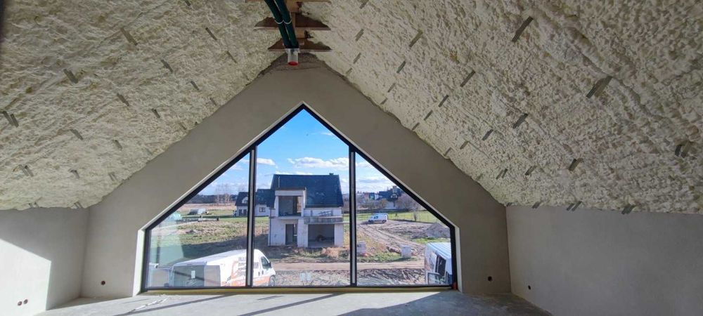 Ocieplanie Pianą Ocieplenia Poddasza Dachu Pianką Izolacje Pur Icynene