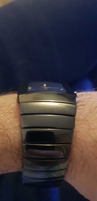 Продам стильные швейцарские часы Rado