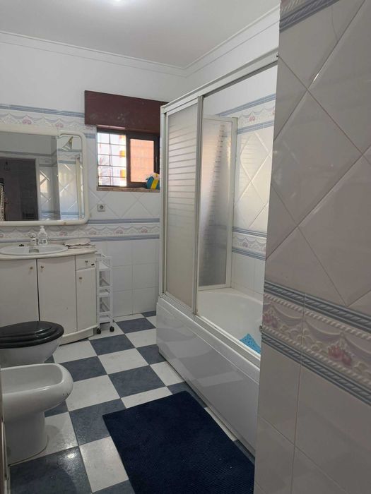 quarto casal para arrendar Amora com despesas