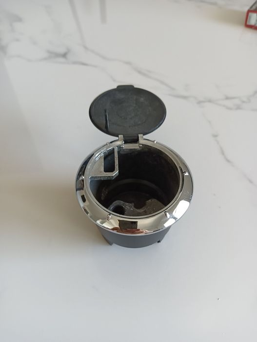 Cinzeiro portátil com tampa para carro / automóvel - Novo