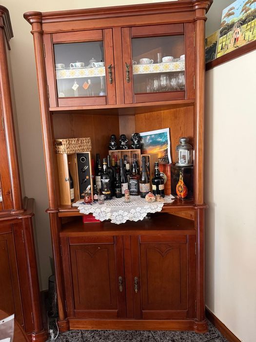 Mesa,cadeiras e movel