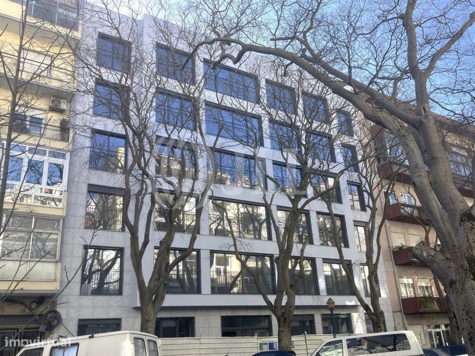 Apartamento T2, com estacionamento, em Alcântara, Lisboa