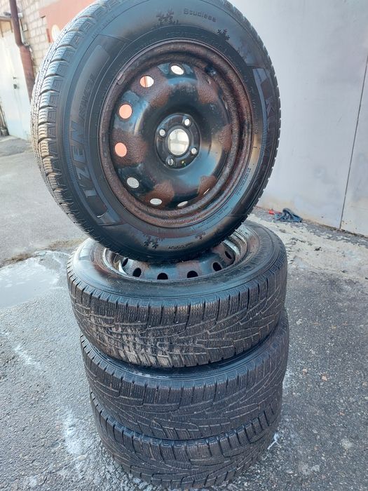 Шины KUMHO I'ZEN KW31 + Диски R15 + Колпаки Renault(завод)