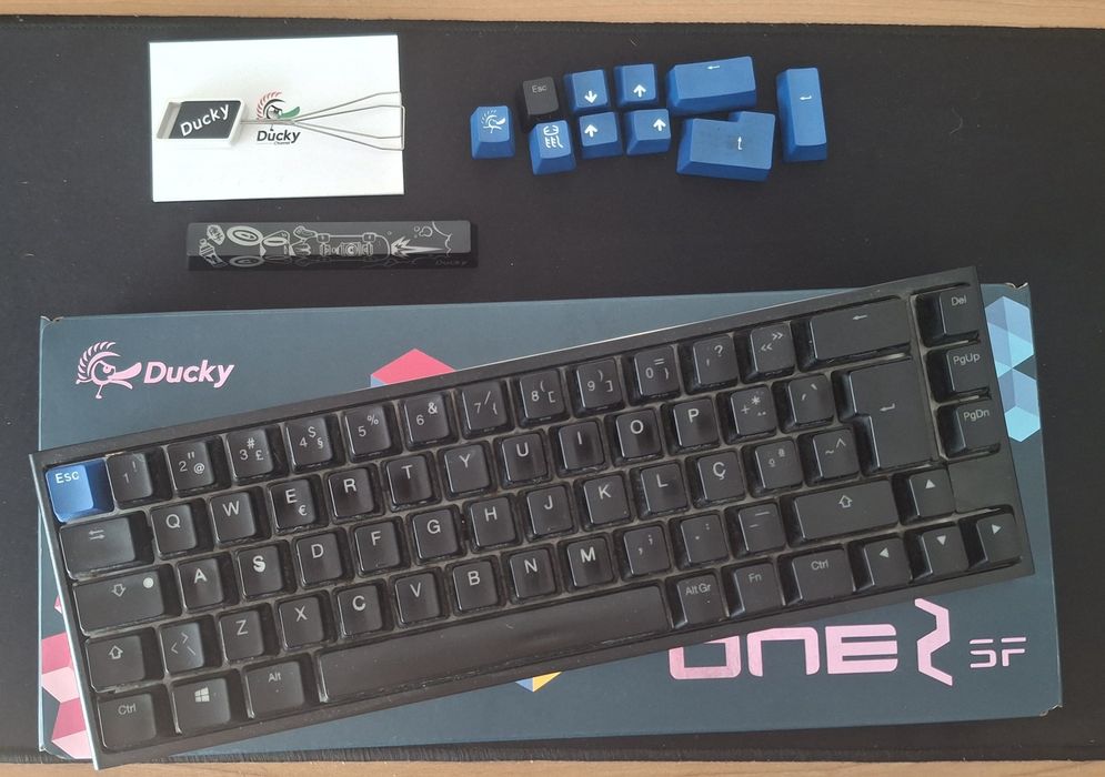 Teclado Ducky One 2 SF - switch's silent red - layout PT