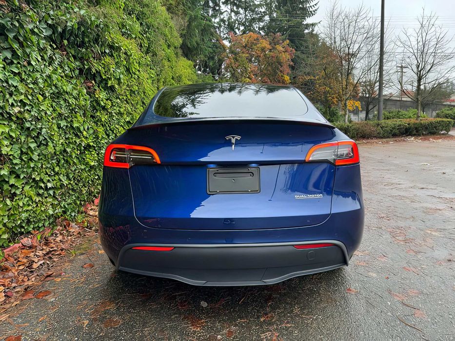 Tesla Model Y      2022