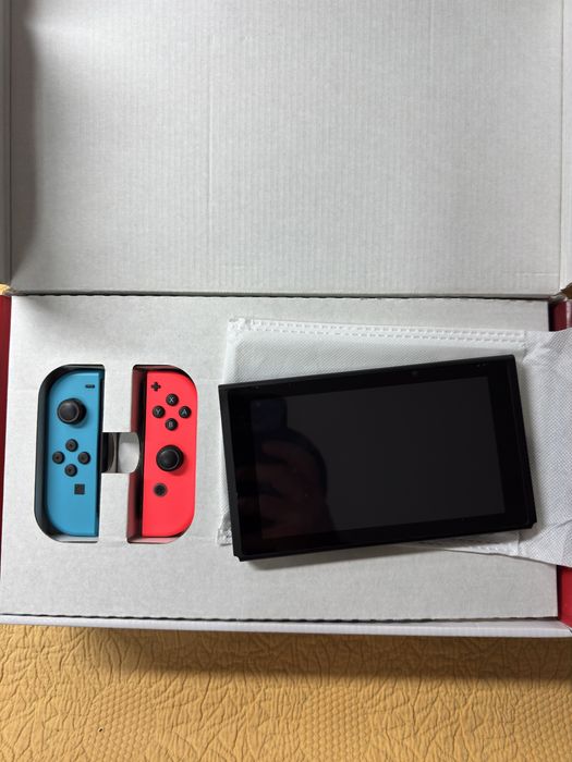 Nintendo Switch Nova (completa, com fatura e garantia de 3 anos)