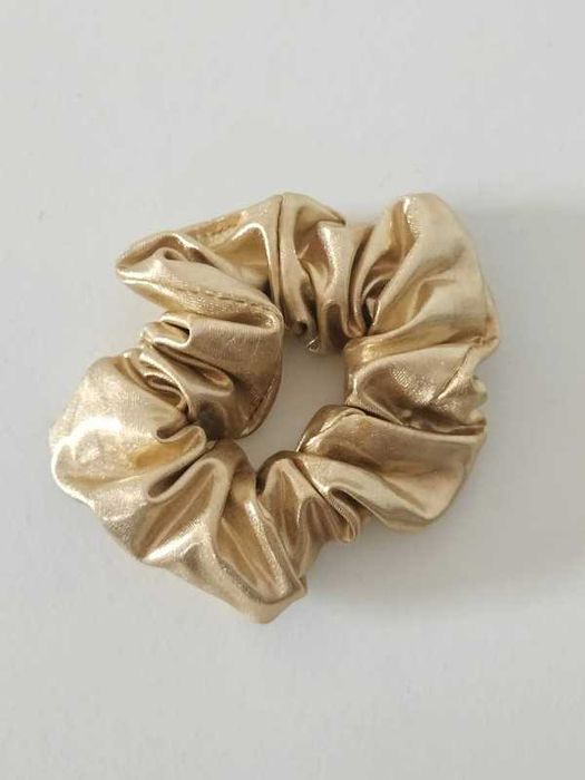 Scrunchie elástico dourado Claire's