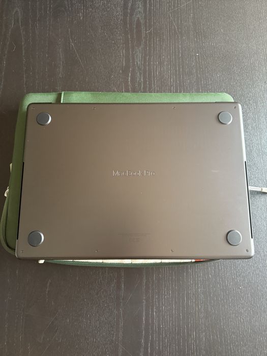 Macbook M5 Pro (Novo) com acessorios