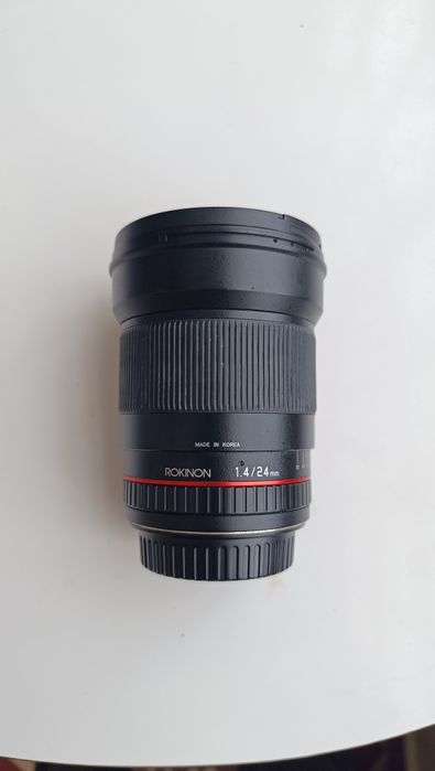Lente Rokinon 24mm F1.4 para Canon EF com parasol