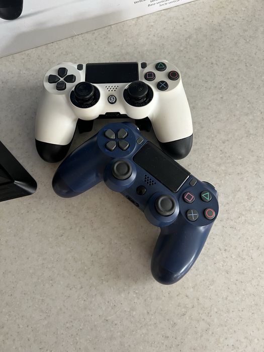 Ps 4 pro 1tb + 2 геймпади