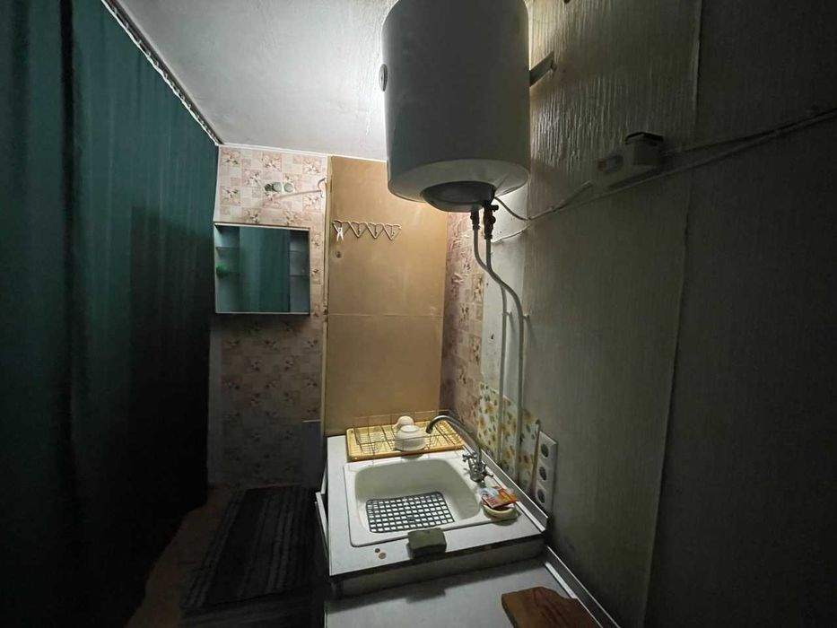 Продаю комнату в общежитии ( Р-н Центр.рынка ) и1