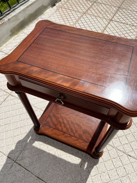 Armário Decorativo de Madeira Maciça