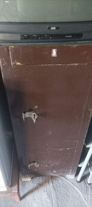 Продам сейф канцелярський