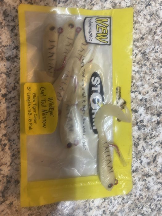 Embalagem de amostras de pesca marca STORM modrlo curly tail