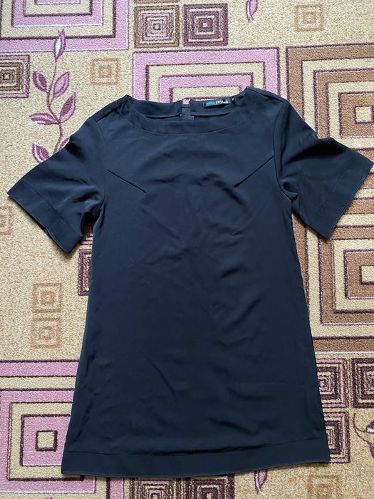 Жіноча чорна сукня