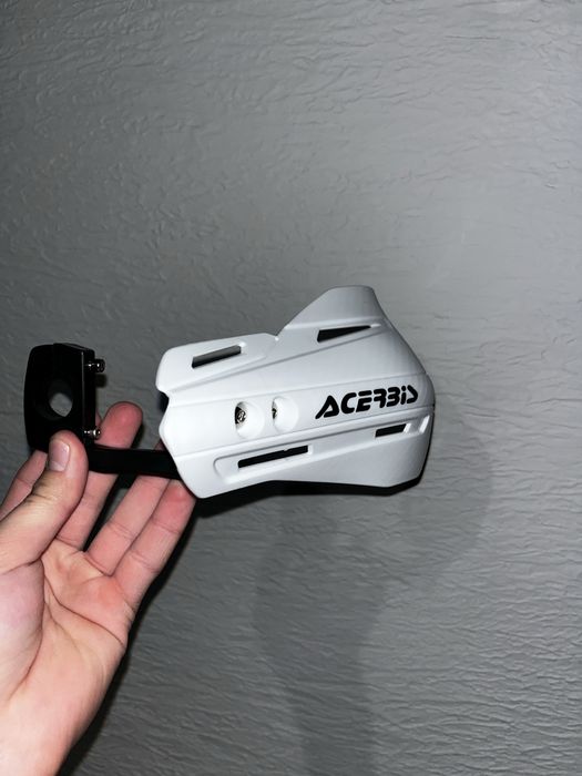 Захист рук на ендуро мотоцикли