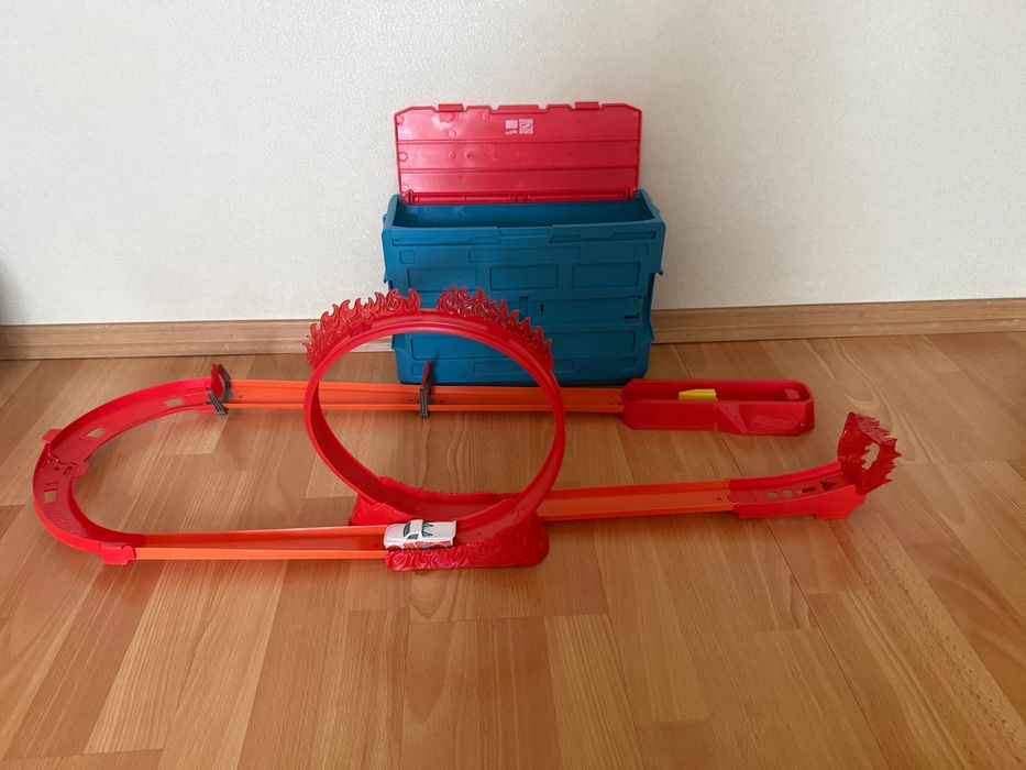 Трек hot wheels