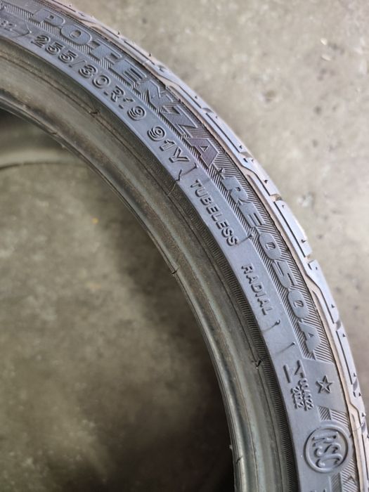 Pneu 255/30r19 Bridgestone Potenza RE050A com 100% piso