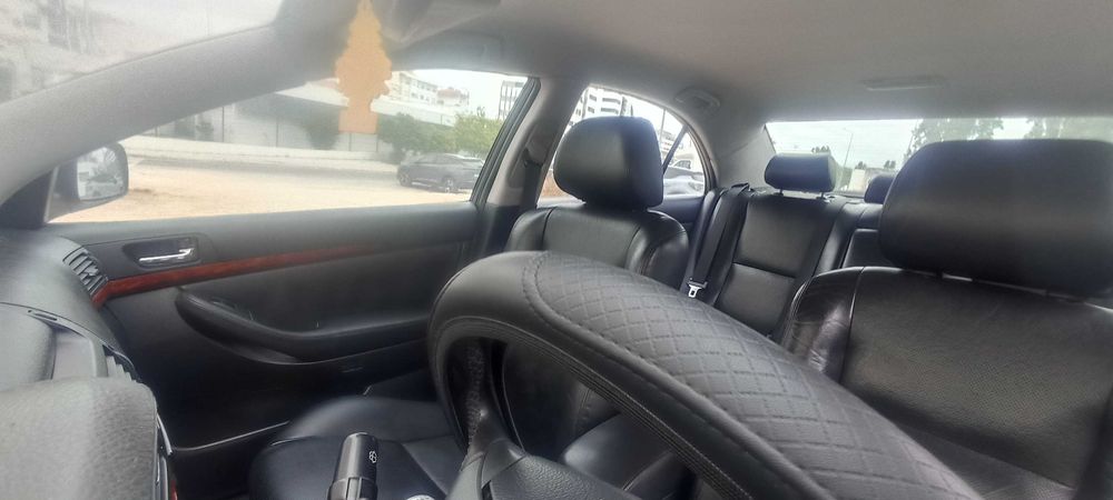 Toyota Avensis 2.0D T25 ano 2003 com 230kms