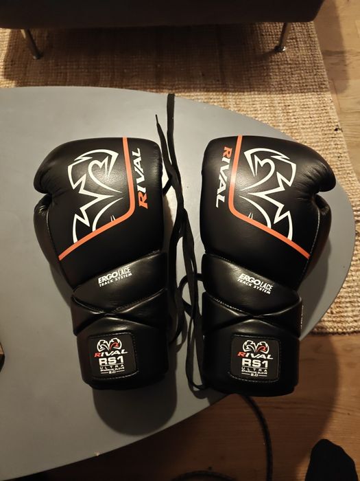 Rękawice bokserskie 18oz rival rs1
