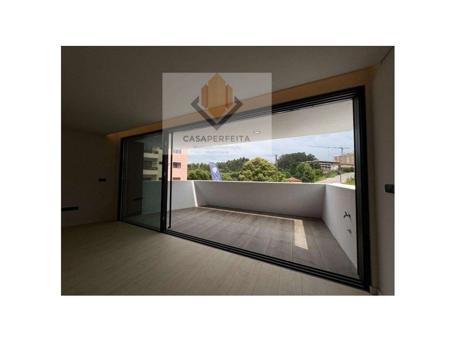 Fabuloso T1 Novo com Varanda e Lugar de Garagem - Centro de Gondomar — Gondomar (São Cosme), Valbom E Jovim, Porto