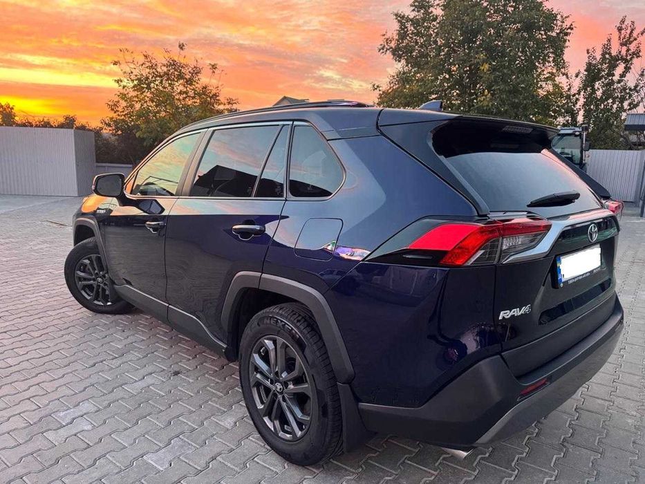 продати Тойота RAV4