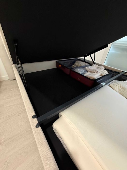 Cama Queen Size (2,00m x 1,60m) com cabeceira e colchao mola ensacada