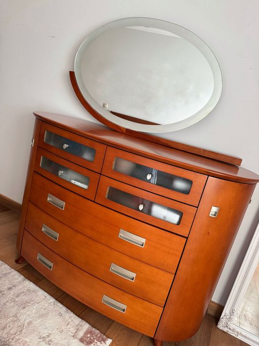 Cómoda de madeira, material cerejeira