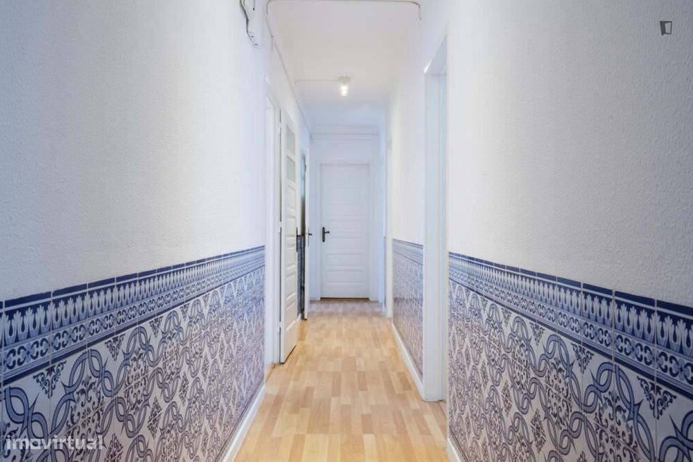 Quarto - localizado em Oeiras Lisbon