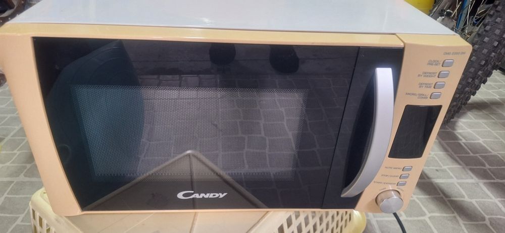 Micro-ondas Candy com Grill (23L) – 900W – Totalmente Funcional