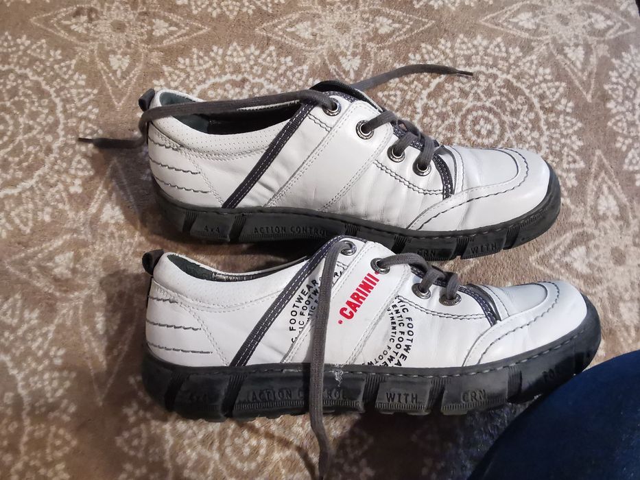 Buty marki carinii