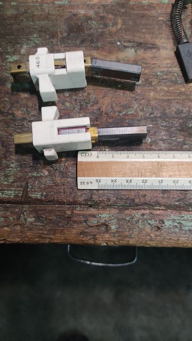 Щітки графітові.