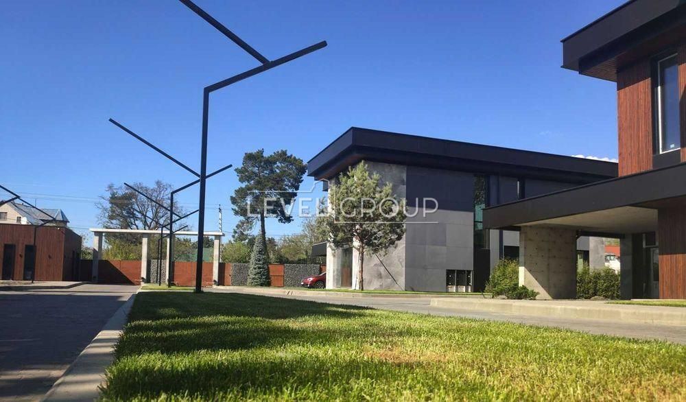 Продаж будинку у клубному містечку. Романків!