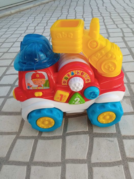 Carro de bombeiros com sons e música como NOVO