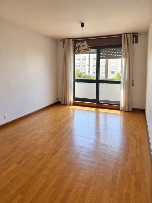 T2 Campo Alegre | Condomínio com jardim, garagem e vigilância
