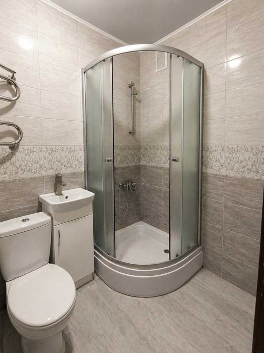 продам 2 кімнатну центр , окремі кімнати