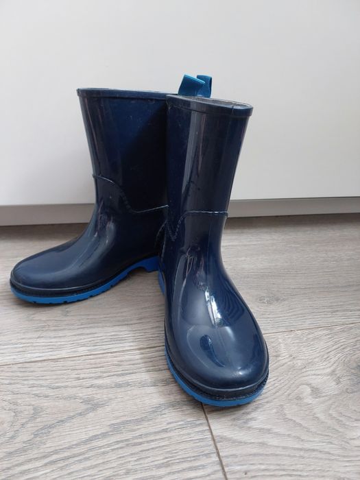 Granatowe kalosze dla dziecka w rozmiarze 29