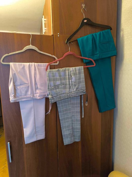 Eleganckie spodnie cygaretki szare w kratę Mohito