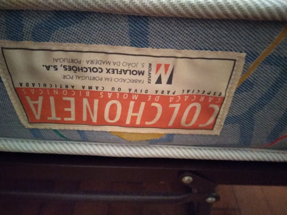 Divã com colchão Molaflex