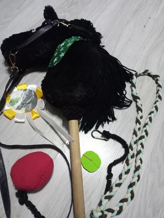 Koń hobby horse czarny