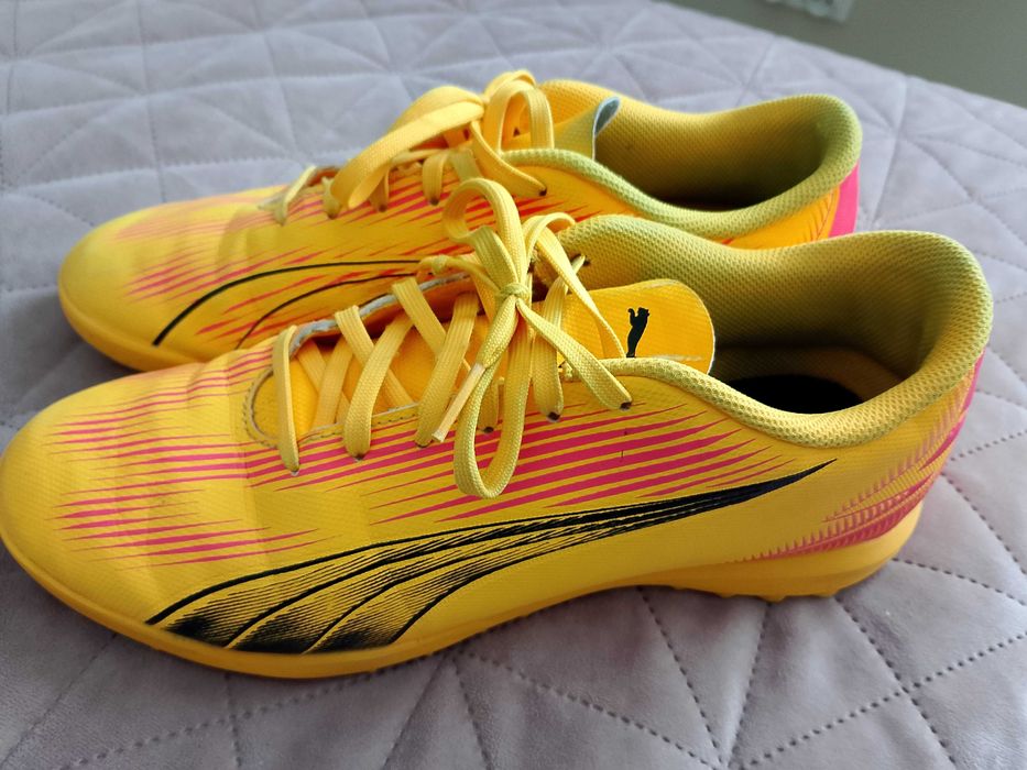 Buty piłkarskie PUMA Ultra Play TT