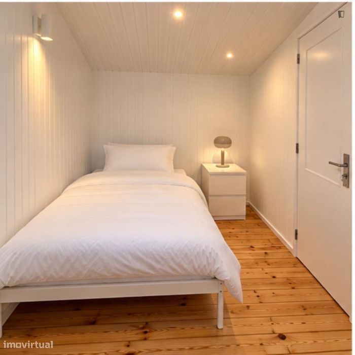 Quarto - localizado em Mafamude Porto