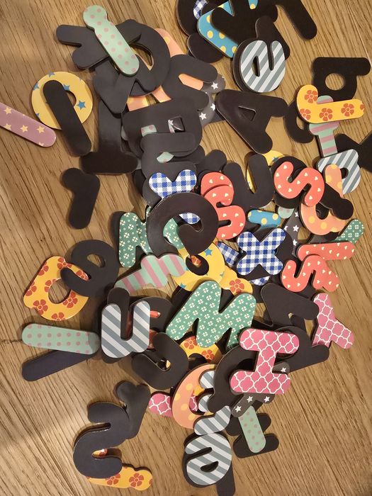 Magnetyczne literki alfabetu ABC na lodówkę do nauki jak nowe