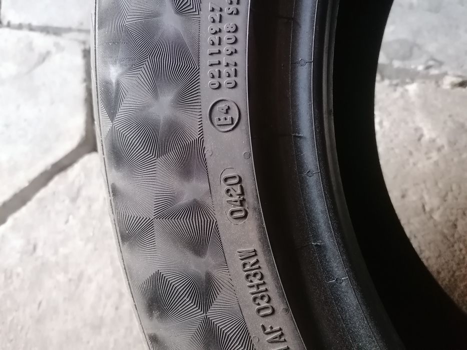 225/60/18 Continental