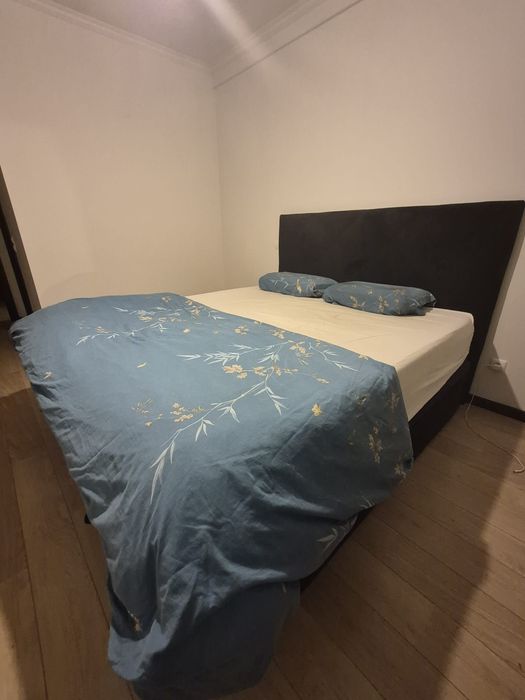 Cama de casal  como nova cabeceira estofada